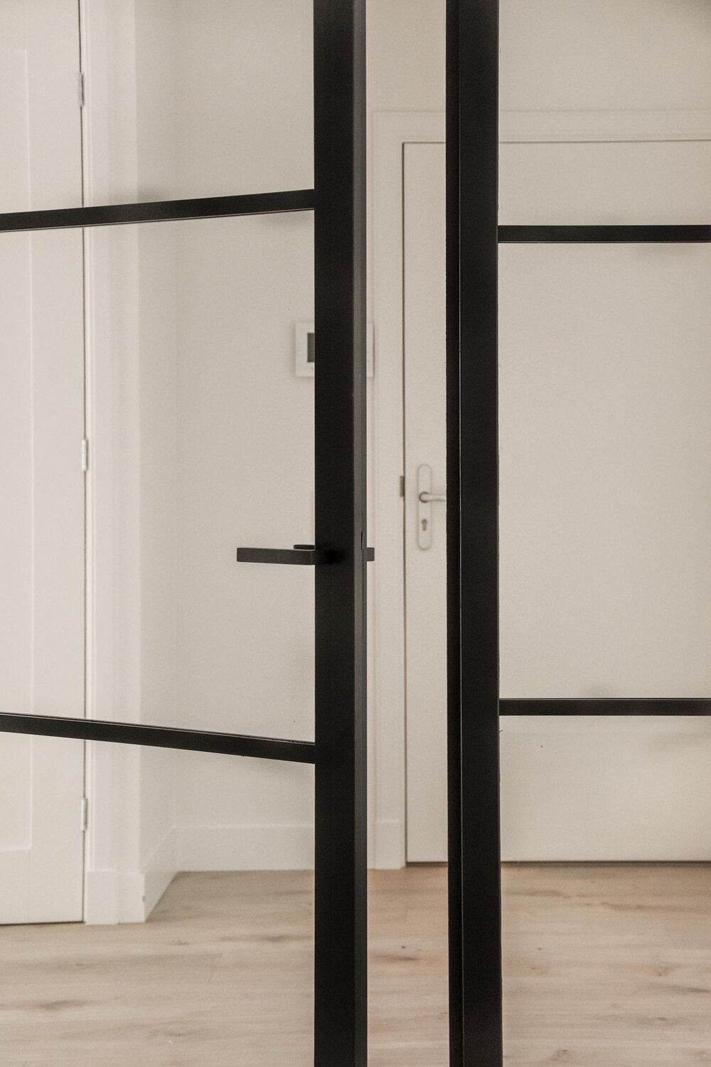 Czym są drzwi pivotowe i jak działają?